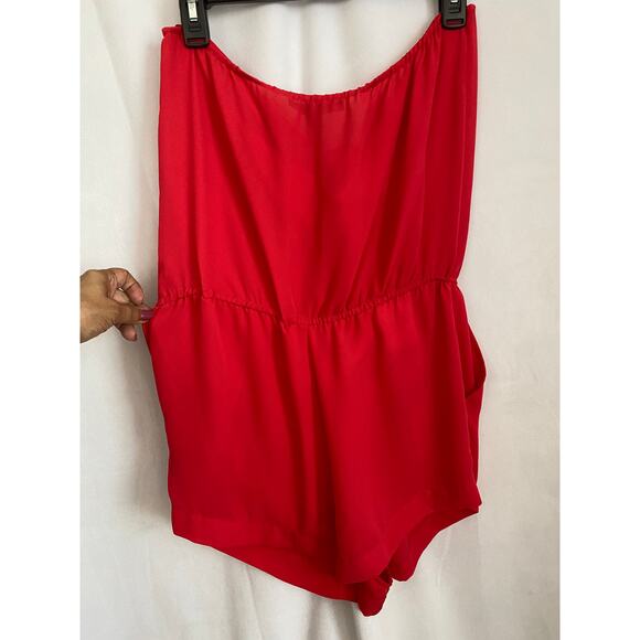 BCBGMAXAZRIA Casli Halter Romper in Coral with Pockets Small - Picture 4 of 9